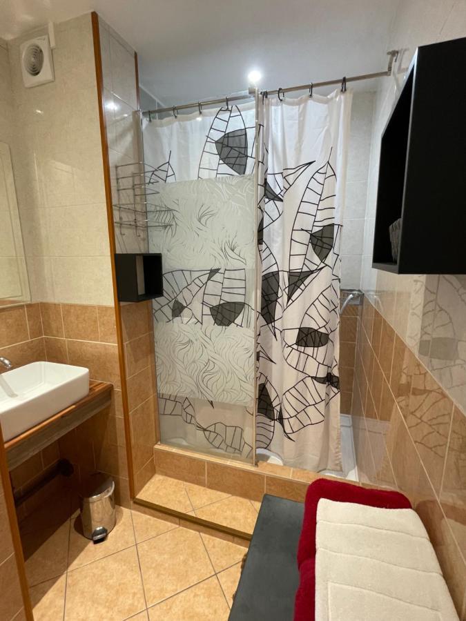 L'Abribis Hotel Firminy Ngoại thất bức ảnh