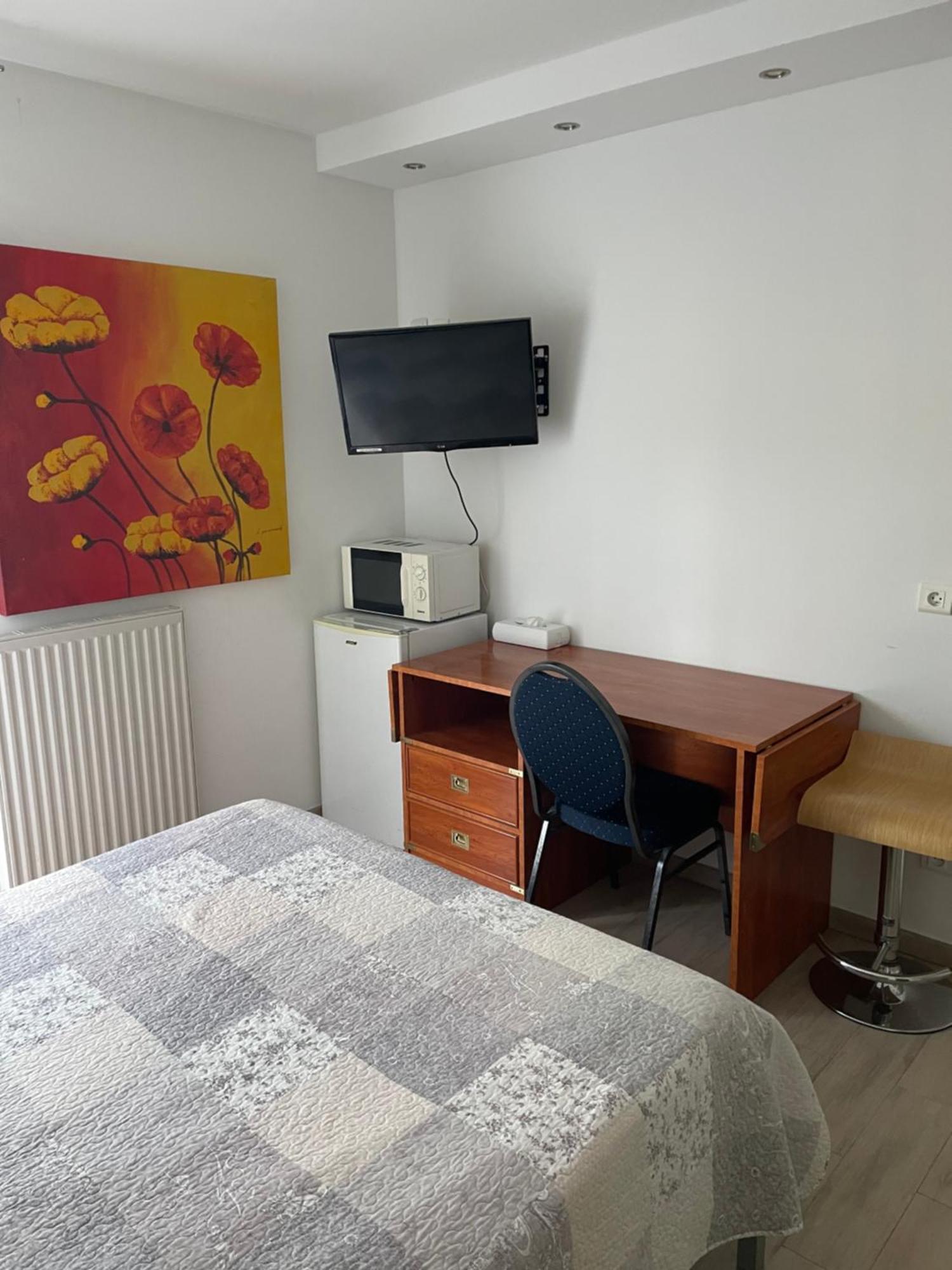 L'Abribis Hotel Firminy Phòng bức ảnh