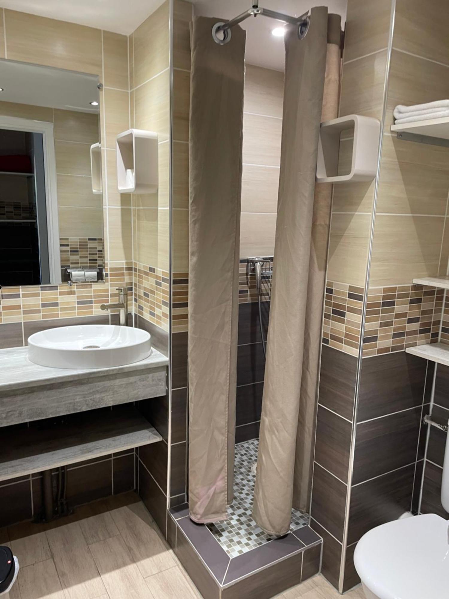 L'Abribis Hotel Firminy Ngoại thất bức ảnh