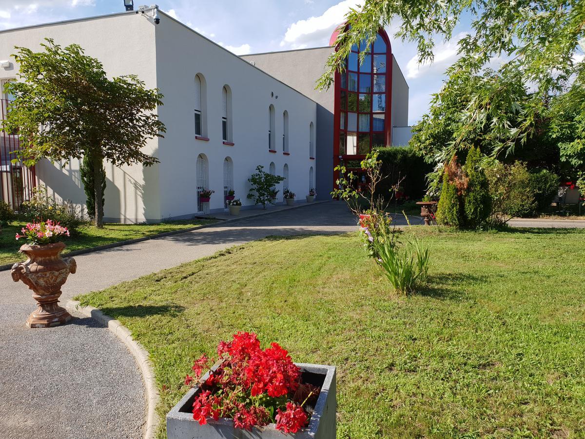 L'Abribis Hotel Firminy Ngoại thất bức ảnh